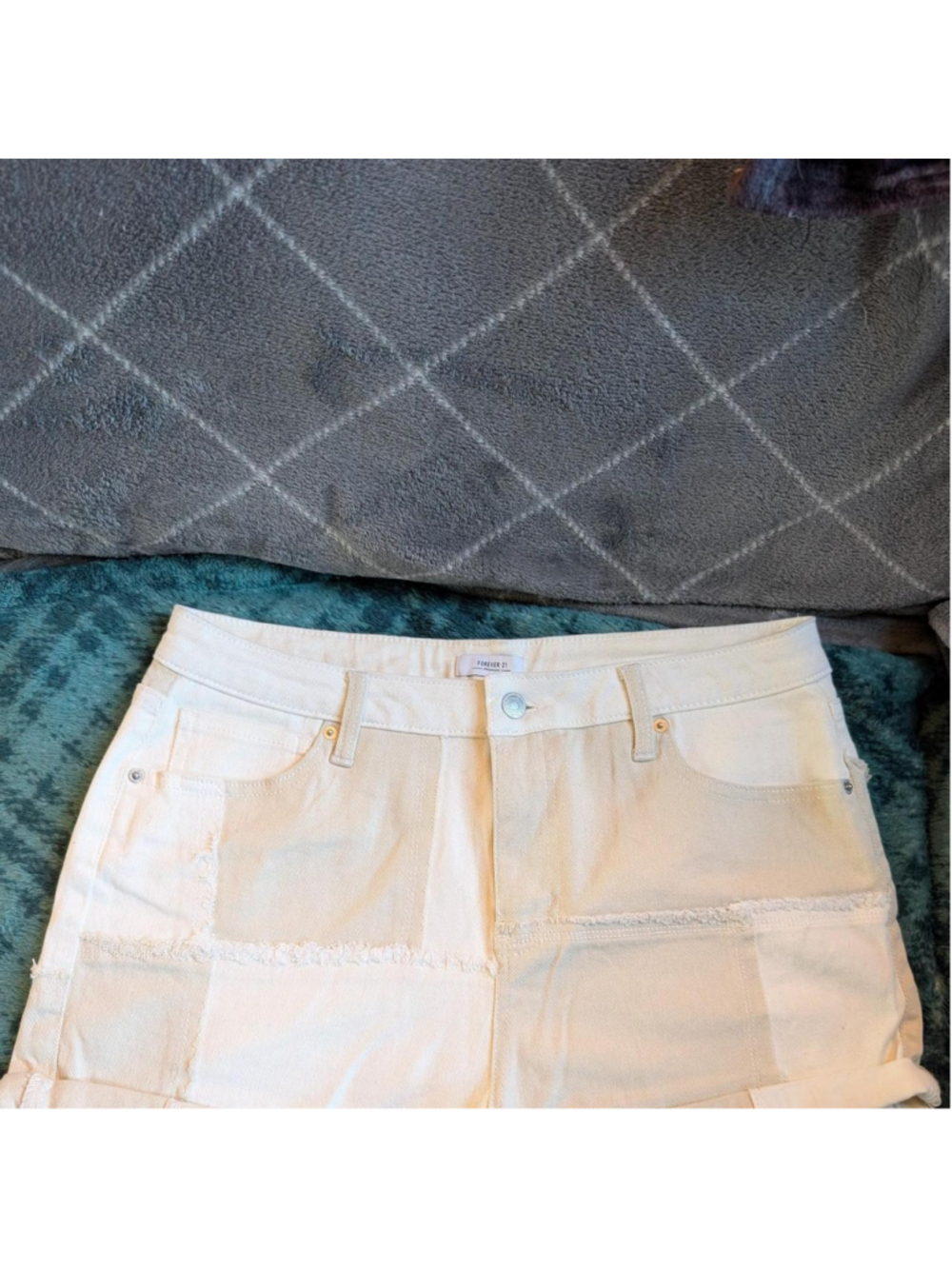 Forever 21 high rise cream denim shorts size 31